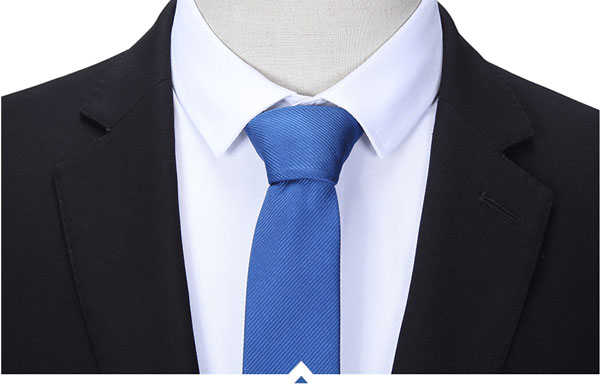 兩粒扣修身版正裝定做西服衣領細節(jié)特寫圖